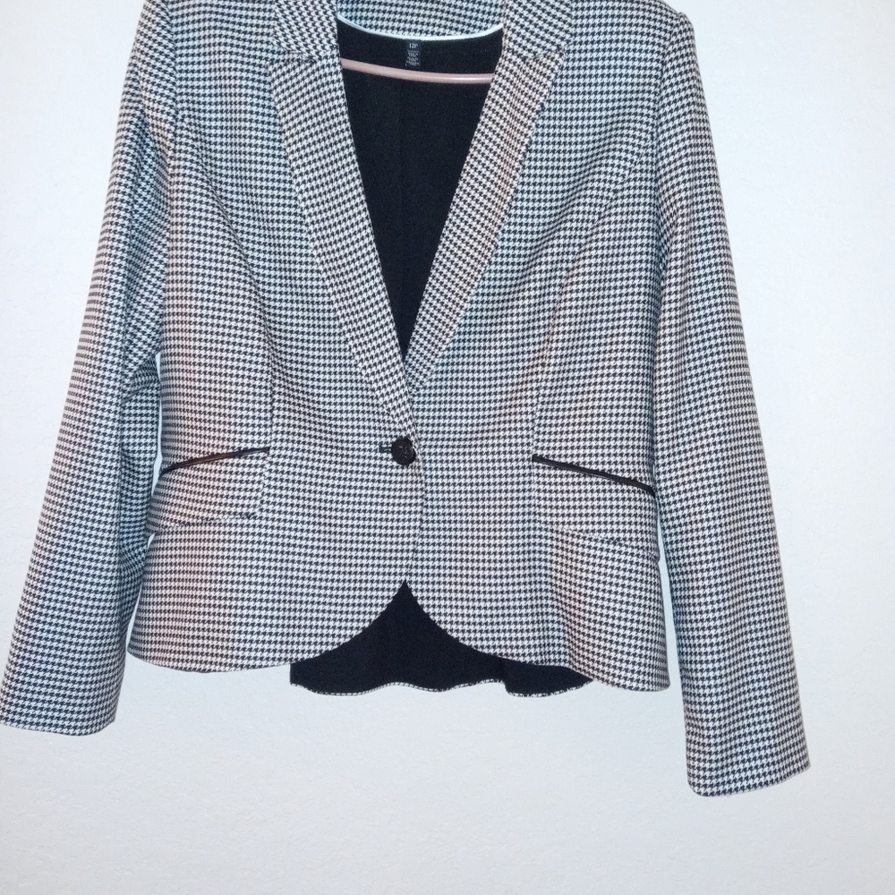 White House Black Market black and white, hound's tooth jacket
